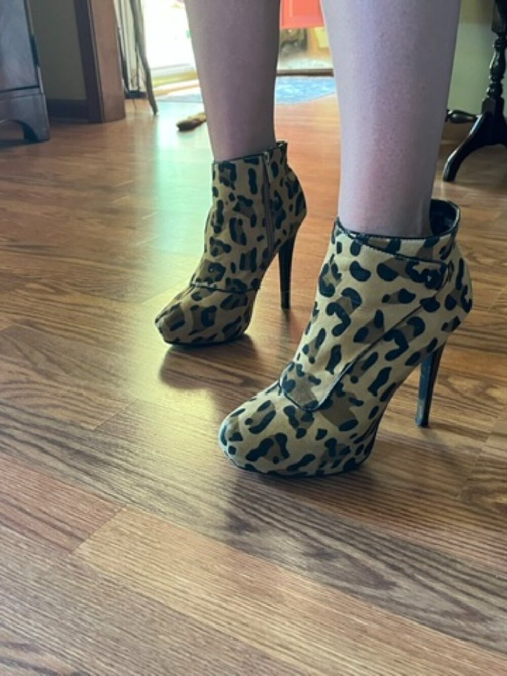 Size 8 leopard print ankle boots